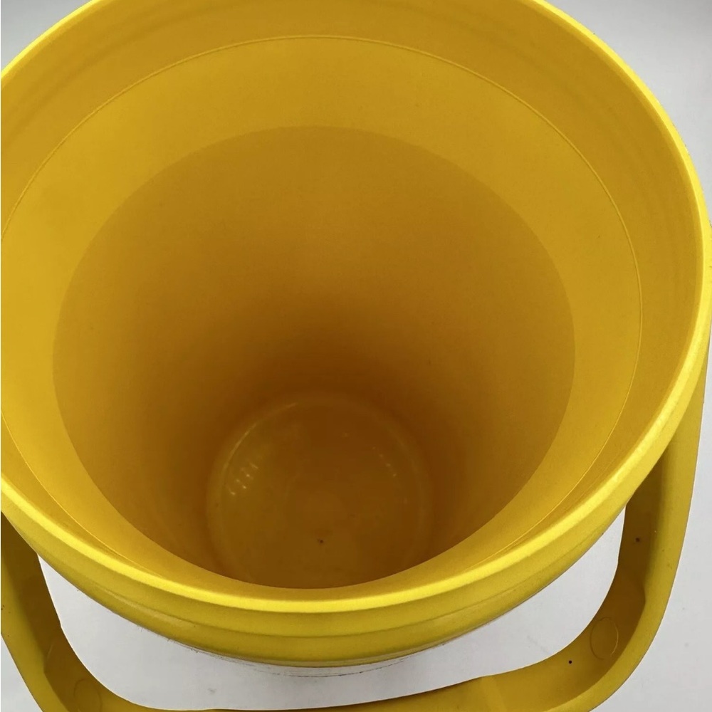 Vintage Coleman 5590 half gallon water jug cooler Slim Jim branded Yellow Red - Picture 6 of 9